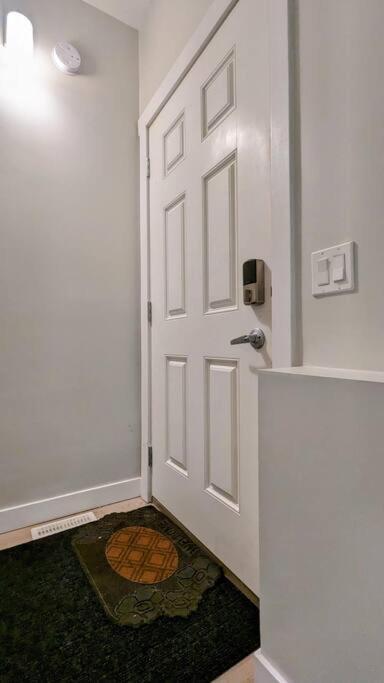 Cozy Basement For A Lovely & Perfect For Wfh Holiday home Edmonton