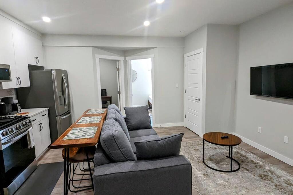 Cozy Basement For A Lovely & Perfect For Wfh Edmonton