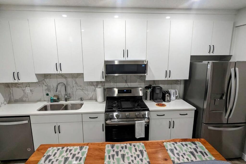 Cozy Basement For A Lovely & Perfect For Wfh Edmonton
